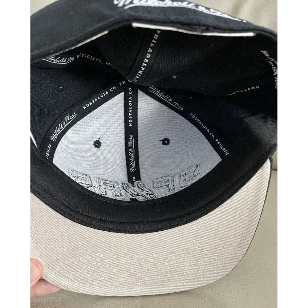 VTG San Antonio Spurs Mitchell & Ness Hardwood Classic Fitted 7 1/2 Never Worn - Picture 8 of 8